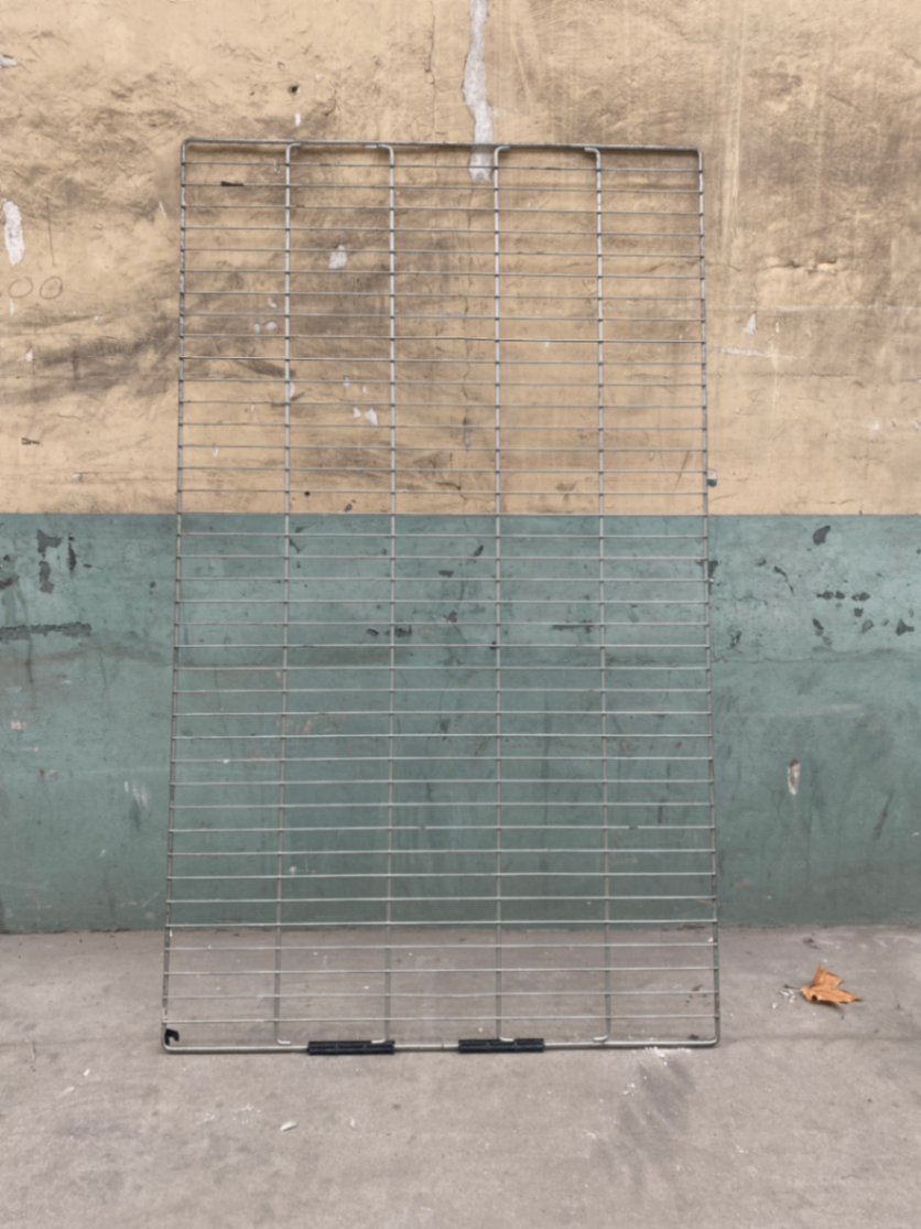 Grille d'affichage sans pieds