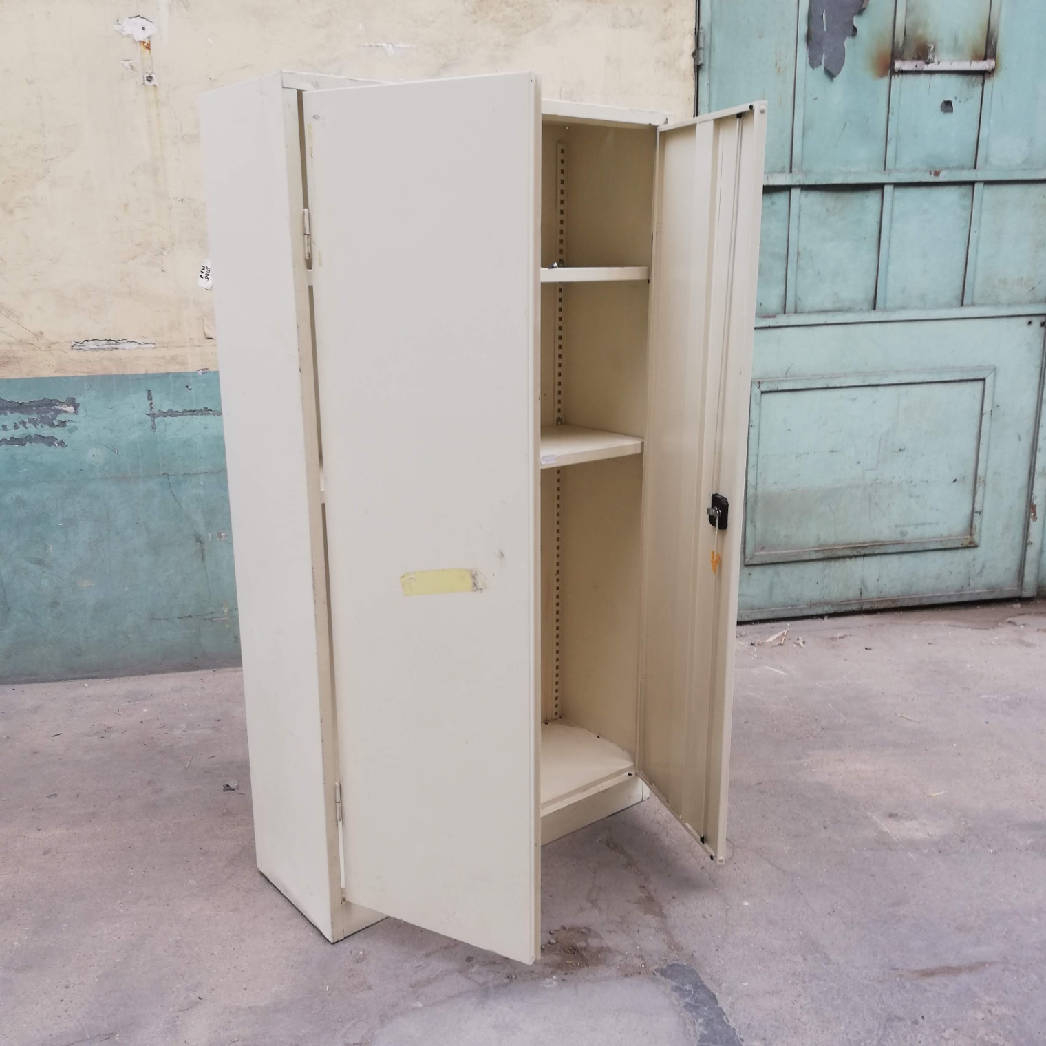 Casier de rangement en métal