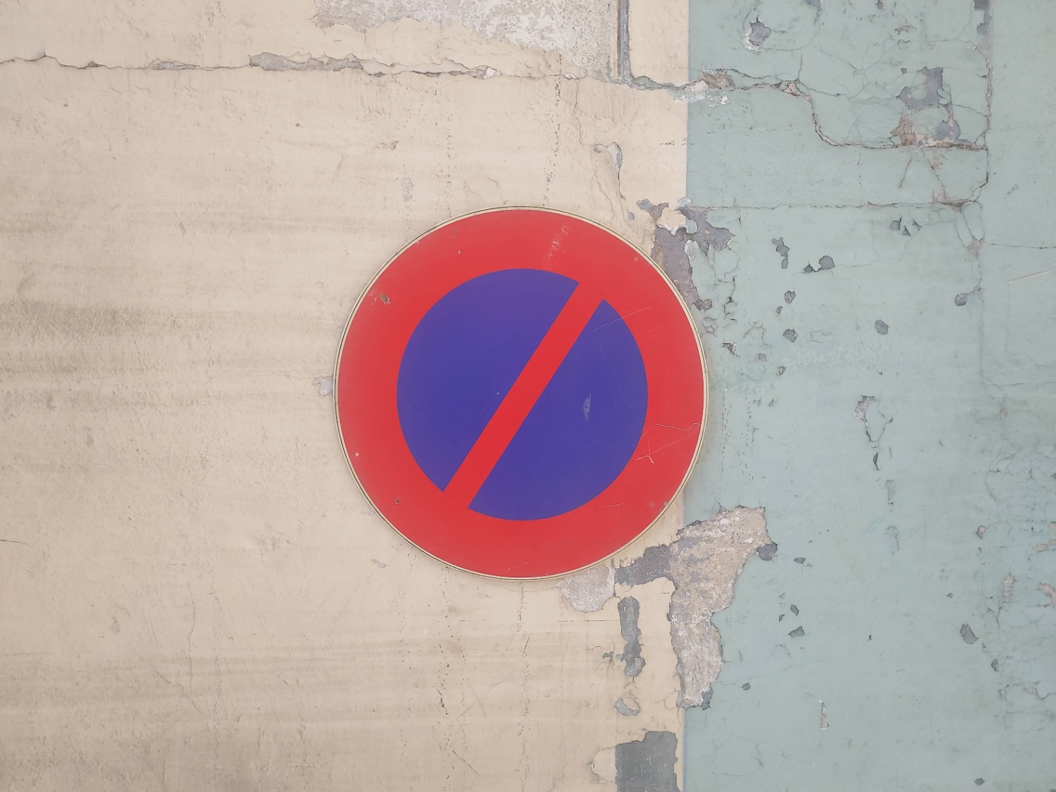 Panneau de signalisation "Interdiction de stationner"