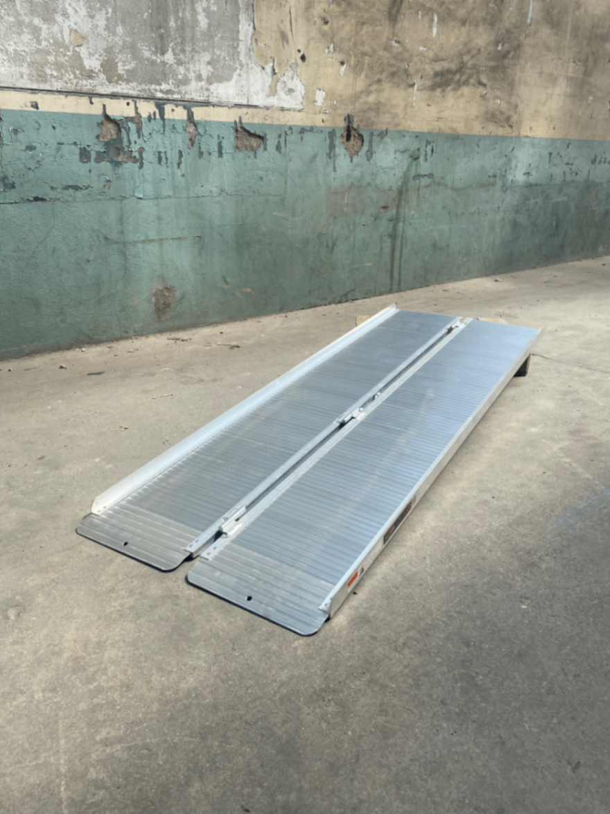 Rampe homologuée PMR pliable